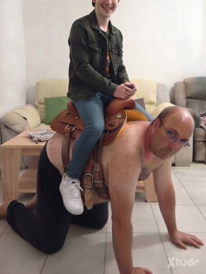 Xtudr - Pony-slave: El esclavo de las fotos es real, si estás interesado,  ponte en contacto.