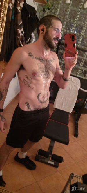 Xtudr - diesel: I'm looking for a totally submissive girl, an insatiable penis eater, vicious and with endurance.