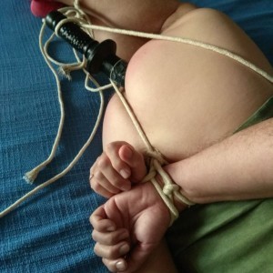 Xtudr - Empalado: I like dominant guys, feeling the power of a male in my ass.... Young men with a good ass also awaken my sadistic side