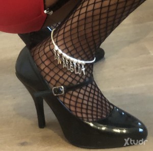 Xtudr - Laura_Kinky: Fetichista de la lencería de los años 50, tacones, látex.
Sádica con cds y obediente con machos,
Tengo aspecto y vida h...