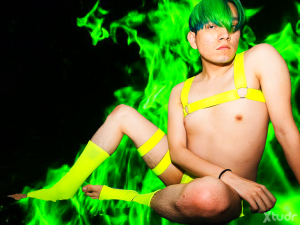 Xtudr - KenjiYuki: Me encantan los pies y los pezones.
Jalo a todo.