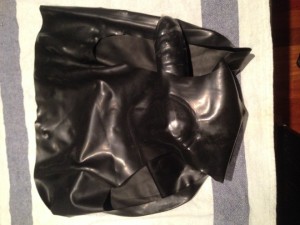 Xtudr - Latexo: Hello, I'm a submissive guy. I just want to please the person I'm with. My pleasure is to wear latex stockings, high-heeled ...