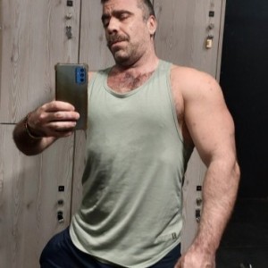 Xtudr - Musclepup: Very masculine submissive dude with muscles looking for 2 types of men...either a bodybuilder or a muscular dominant...or...