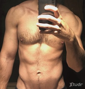 Xtudr - blinblin90: Buscando un macho, guapo, alto y fibrado de no más de 40 para posible relación machista.
No tengo mucha experiencia y me...