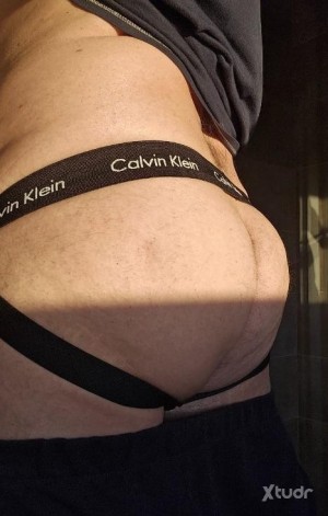 Xtudr - javi34bcn: Oso maduro masculino vida hetero, sin plumas, no ambiente, ni mariconadas, con un buen culazo y muy perraco en el sexo co...