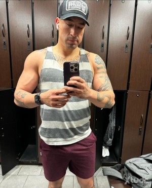 Xtudr - Bombzaway: I am single and gay and a switch guy looking for either a master or a slave or a switch guy for long term relationship in...