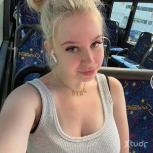 Xtudr - Jennifer245: I like reading my book playing game and chatting someone that I love