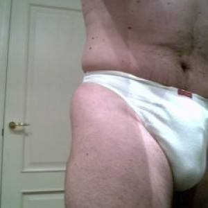Xtudr - marcoscc72: I have little experience in real BDSM, I'm imaginative, curious and morbid, serious, bi/hetero (I like women but I'm tur...