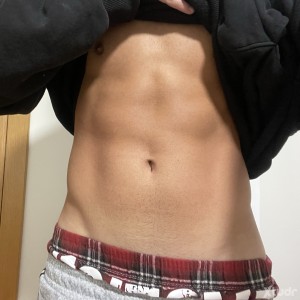 Xtudr - lucas1234: I like to dominate being bottom and give the orders myself :)