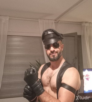Xtudr - Leathermasterdom: I sell worn socks: ask for more info
I sell rubber mask for dominant man: ask for more info