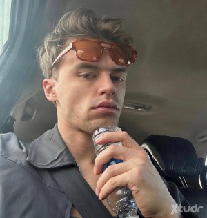 Xtudr - Dennis27: hey hallo