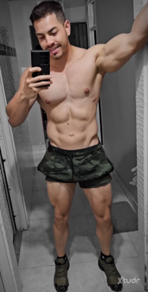 Xtudr - Emij: Hetero con piba, buscando nuevas experiencias en el estilo de vida BDSM. Deseo encontrar AMO o AMA, que me guie y enseñe, trib...
