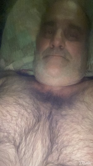 Xtudr - MARKATHONYBEAR: I’m a hairy bear daddy, looking for a relationship with a small guy muscle Twink, slender jock