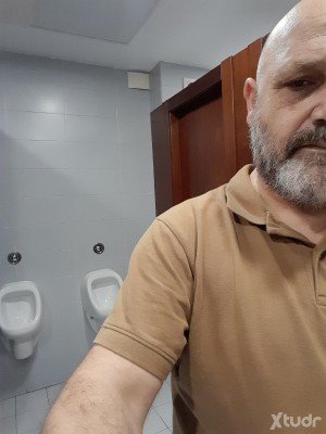 Xtudr - guxten45: Guarreable. Mamón vicioso de meos, lapos, lefadas, enemas, sexo público, compartido y compartible. 
CBT y Pezones a tu dis...
