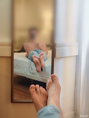 Xtudr - Julio07: Chico joven buscando pies para adorar. Y si quieres más, por qué no ?
Aunque soy más bien esclavo, estoy abierto a propuest...