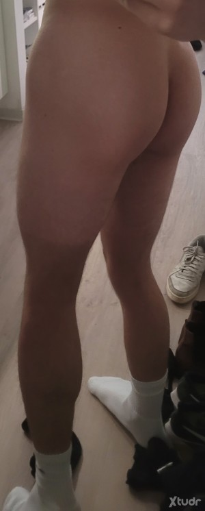 Xtudr - TwnkX: Esclavo (23 años) a su disposición !