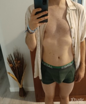 Xtudr - Dynsim: Looking for casual encounters with dominant men.