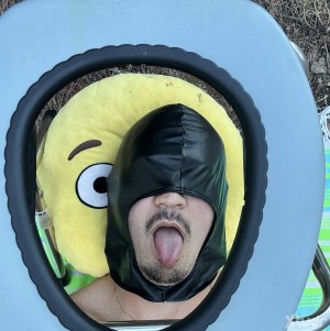 Xtudr - sumisoComeculos: Some guy who does scat?