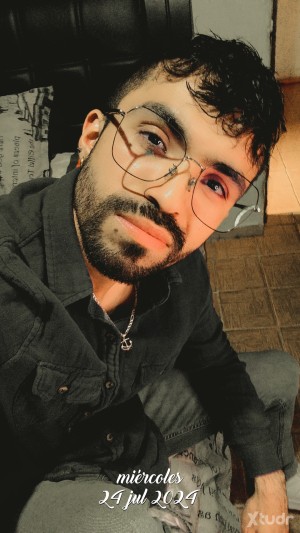 Xtudr - Albeiro: Hello, my name is Albeiro, I'm 29 years old, I'm a bottom, I'm from Bogotá, Colombia, and I would like to learn how to be a...