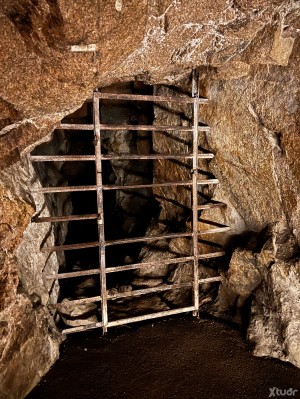 Xtudr - GanasdAMOr: I want to find people with experience in BDSM, to explore and push limits. People with clear ideas, preferably no drugs.