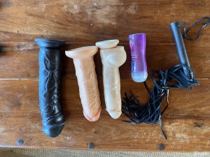 Xtudr - perrobcn54: Sumiso esclavo. Pocos límites. Obediente. Fist, spank, azotes,dildos, ostias, lluvia,... . Busco Amo/s cabron.