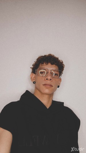 Xtudr - BeLazardi: Soy un chico nuevo en este mundo de la sumisión tuve una experiencia con un Amo y quedé con la intriga de saber más, soy ...
