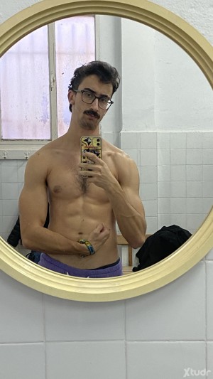 Xtudr - sumisonovat0: Perro sumiso con ganas de que lo usen 
Ostias, lapos, mordaza, bondage, cbt,castidad, pies, humillacion,dogtraining,me...