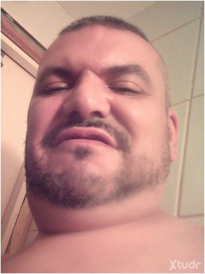 Xtudr - GordoCerdo: Masculino, 50 años, aspecto hetero.
Buscando tíos que me dejen usarles, y de vez en cuando alguno que me use a mí. Tambi...