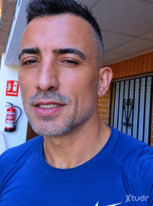 Xtudr - ELAMO: Quiero un buen esclavo.
NI MAS NI MENOS