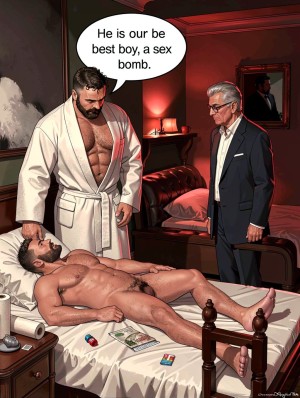 Ilustración de estilo cómic con tres hombres en un dormitorio de tonos rojos y ambiente lujoso: uno yace desnudo sobre una cama deshecha, con el pene visible, vello corporal, barba y el cuerpo relajado, rodeado de objetos como billetes, pastillas, una taza y pequeños accesorios sobre las sábanas. A su lado, un hombre corpulento con barba y albornoz blanco abierto muestra el torso musculoso y pronuncia en un bocadillo: “He is our be best boy, a sex bomb.” Frente a él aparece un hombre mayor con traje oscuro, gafas y pelo canoso, observando la escena con gesto serio, mientras un espejo, lámparas cálidas y muebles clásicos completan el dormitorio.