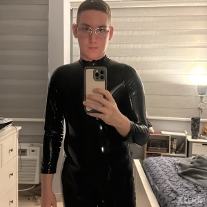 Xtudr - subalex: I'm a kinky boy looking and exploring this lifestyle 