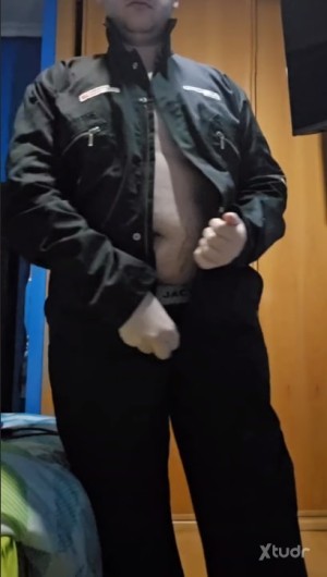 Xtudr - grar.oun: BDSM, work gear, SM roleplay, kidnapping, soccer gear, inmate.
Here to meet people and hook up, I'm a bottom but I can try...