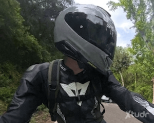 Xtudr - HappySmiley: Motero de 31 años, me gusta el cuero, olores, pies, lamer zapas y ser meado