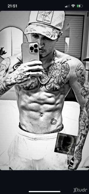 Xtudr - Dolarboy: Dominant master looking for submissive men
