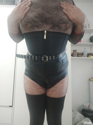 Xtudr - Skykatt22: Hello, I'm a 22-year-old effeminate bear cub, my appearance is a bit chubby and completely hairy all over my body, my pen...