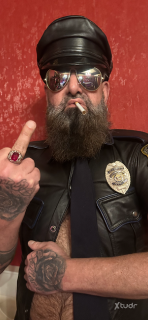 Xtudr - masseurbearded: Dominant male AMOCASH Bcn, Looking for bitches above all that I can psychologically manipulate Masseur (masseur) mag...
