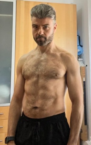 Xtudr - DOMclaudius_XL: AMO italiano. Viajero incansable, culto, refinado. Activo, dominante, exigente… y sí, un poco narcisista (pero con m...