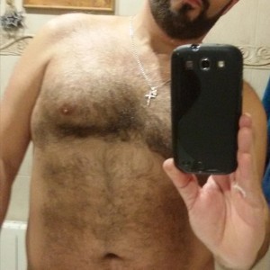 Xtudr - HAIRY: Macho velludo. Busca machos dominantes y masculinos para darles placer con boca y culo. Un plus velludos con barba. Experto m...