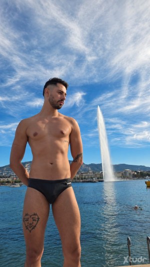 Xtudr - AMO_madrid: No busco conversación barata ni rodeos. 
Mi morbo está en Spoiling Kink, finshub, bañadores, el toque deportivo, la lycr...