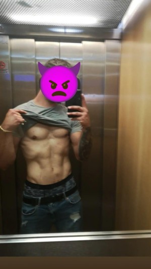 Xtudr - AzotaPerritas: Busco personas sin amigos/vida social que quiera salir con alguien como yo,(invitando me claro)se escuchan todo tipo ...