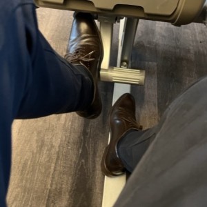 Xtudr - amispiesM: I'm looking for a submissive to attend to my feet, give massages, and service my ass, balls, and dick. You just have to k...