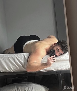 Xtudr - Beph: Looking for new experiences. Interested in being a submissive of someone experienced😳