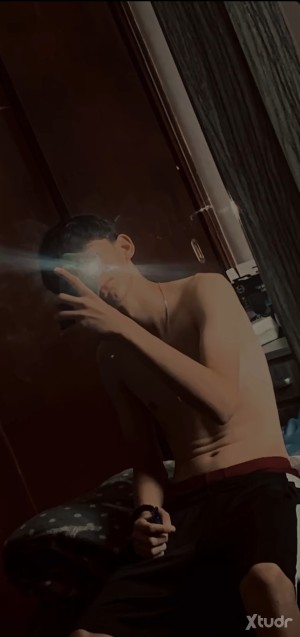 Xtudr - Jhon_: Hello I'm Jhonathan private age, I like having hot chats and meeting people to fuck. A pleasure to everyone.