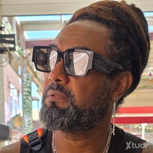 Xtudr - josward: Puede buscar un científico, que sabe lo que está buscando. Pero el creador no puede buscar algo que no conoce.
Por eso que ...