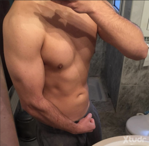 Xtudr - good_bad: I enjoy being a good submissive. Mainly I like giving massages, being stepped on, being a footrest, nipples, armpits, ... ...