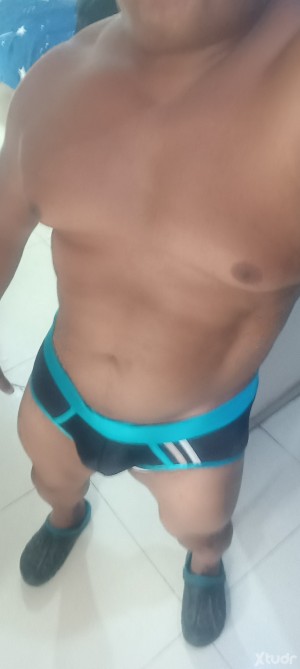 Xtudr - MorenoActivo: Soy un amo dominante. Moreno activo en busca de un esclavo full complaciente 