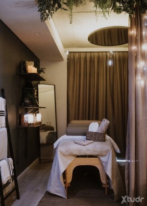 Xtudr - GlowBro: What are you looking for?
In general, I'm looking for clients, friends, and new experiences. I try to be as direct as possi...