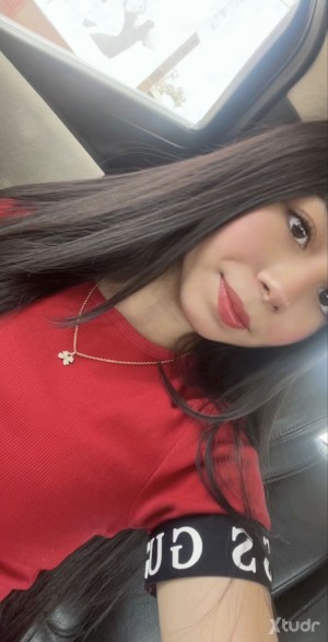 Xtudr - Valenzuela: Holiii busco algún hombre que sea demasiado caliente y tenga algún fetiche 