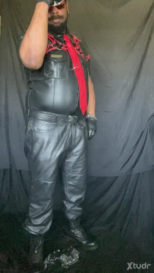 Xtudr - LEARUBBON: Buscando compañeros de juego kinky en Cuero, Goma y Bondage.