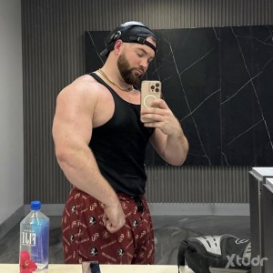 Xtudr - MasterMicheal: Master Michael— A Dominant of Discipline, Power, and Total Control
I am Master Michael, a Dominant whose presence is ...